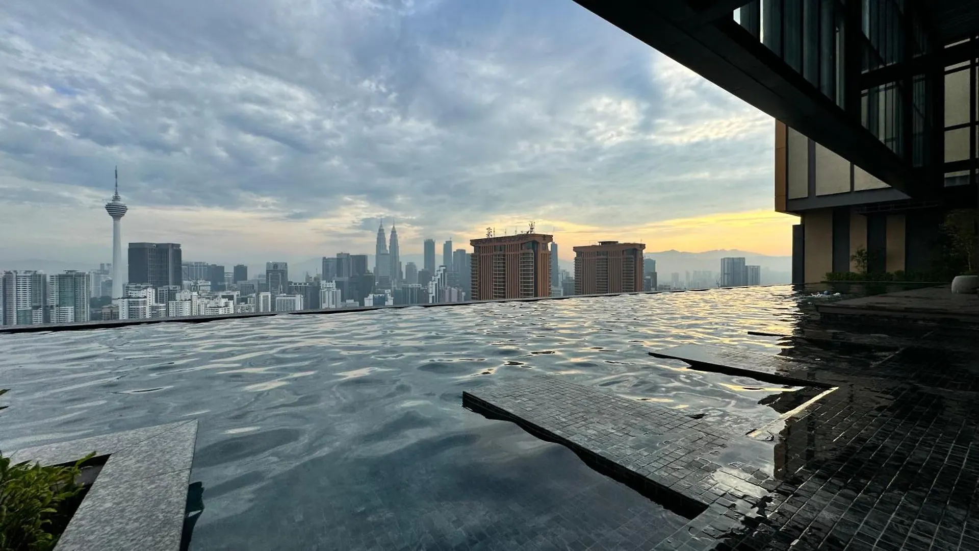 Beachtime 2Br With Klcc View & Infinity Pool Kuala Lumpur Malaysia